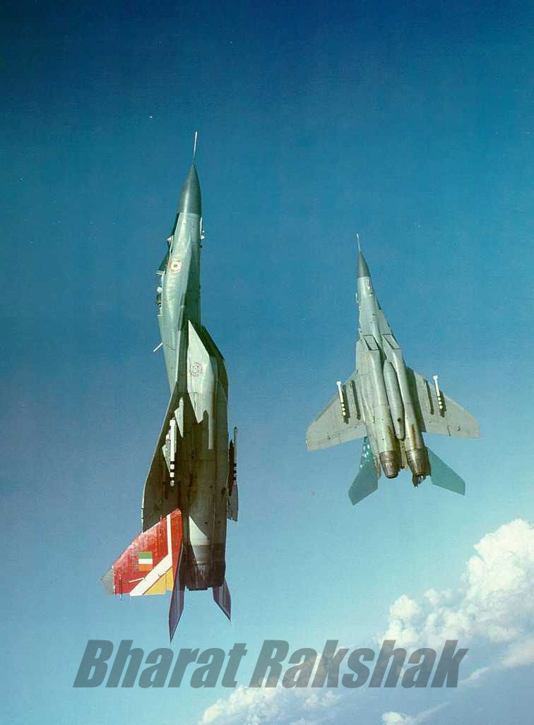Reach for the Sky - MiG-29s go vertically up