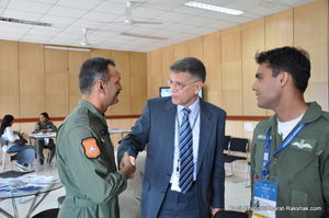Air Marshal Mike McMahon with Wg Cdr Ashu Srivastav of 31 Sqn