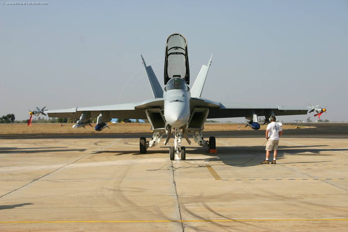 F-18 Super Hornet Head on shot