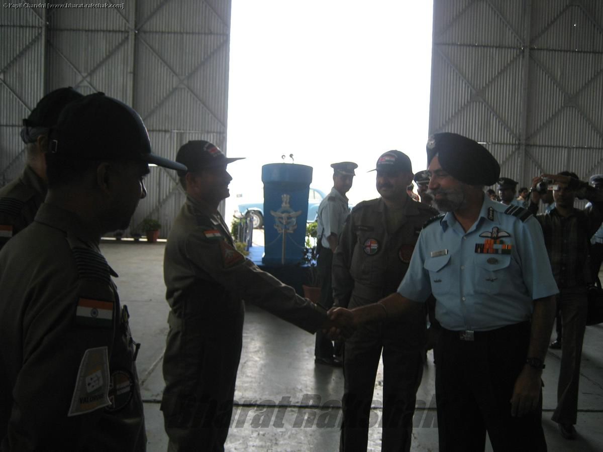 Air Marshal Kanwar Dalinderjit Singh, AOC-in-C, South Western Air Command arrives at the event