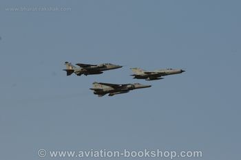 Formation_Bison_MiG27_Jaguar
