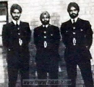 With fellow Sikh Officers